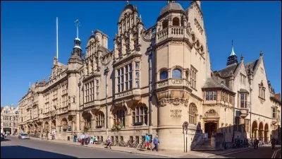 Lirva est partie en vacances à Oxford en Angleterre. Lequel de ces fleuves passe dans cette ville ?