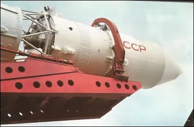 Quel vaisseau satellisa Gagarine le 12 avril 1961 ?