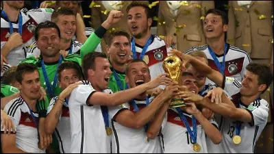 Est-ce qu'il a porté la Coupe du monde 2014 ?