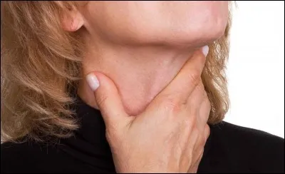 Cette personne souffre d'une inflammation au larynx. Donc, sa maladie est...