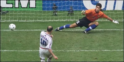 Au match France-Italie, quel joueur italien a tiré trop haut aux tirs au but ?