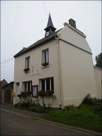 Je vous propose une balade dans le Hauts-de-France, à Fresnoy-en-Chaussée. Commune du Santerre, dans l'arrondissement de Montdidier, elle se situe dans le département ...