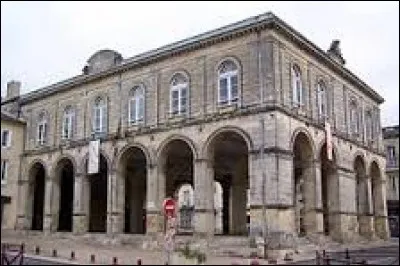 Quelle ville Girondine porte le même nom qu'une marque automobile ?