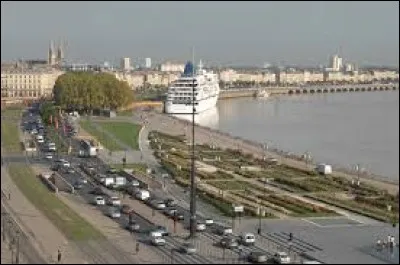 Depuis quelle année le Port de la Lune, à Bordeaux, est-il inscrit au patrimoine mondial de l'UNESCO ?