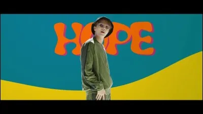 Dans le MV de ''Daydream'', qu'est-ce qui flotte devant J-Hope ?