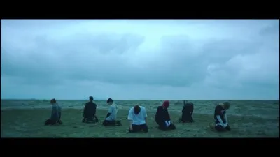 Qui, dans ''Save Me'', dit : "Merci. Soyons nous-mêmes" ?