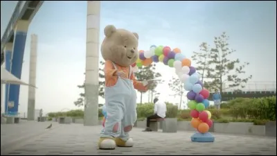 Qui est dans ce déguisement ?