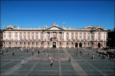 Le capitole de Toulouse se trouve en Espagne.