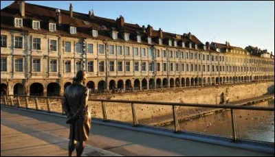 Comment se nomme la population de Besançon ?