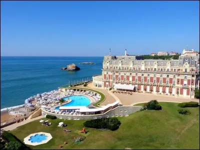 Ils ont a de la chance, ceux qui vivent à Biarritz. Mais quel est leur nom ?