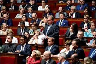 La durée d'un mandat en France d'un député est de 3 ans.