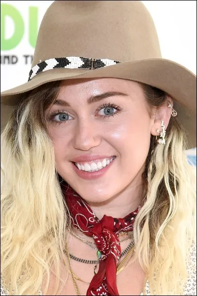 Comment appelle-t-on les fans de Miley Cyrus ?