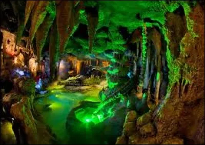 Qui est le dragon sous le château ?