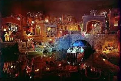 Dans quel restaurant peut-on voir passer les personnes dans une attraction ?