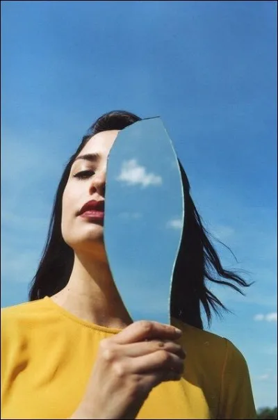 Lorsqu'on casse un miroir, à combien d'années de malheur s'expose-t-on si l'on est superstitieux ?