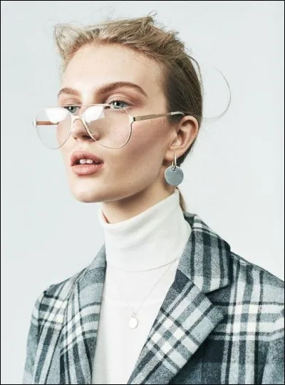 Lorsqu'on éprouve des difficultés à voir de près, de quelle affection est-on atteint ?