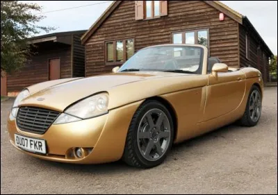 Quelle est cette voiture anglaise ?