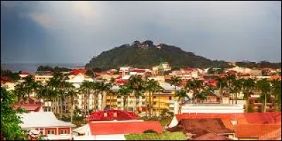 Je vous propose de partir à la découverte de Cayenne. Ville du littoral atlantique Guyanais, elle se situe dans le DOM portant le numéro ...