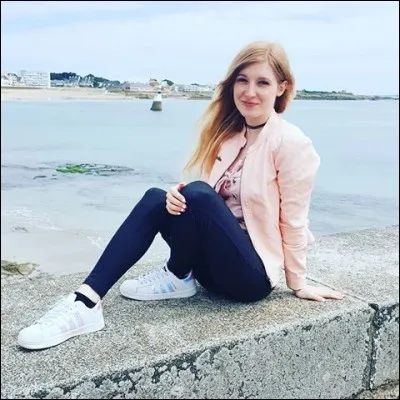 Où habite-t-elle en 2018 ?