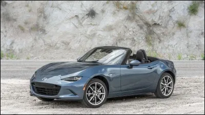 Quel logo Mazda fut-il obligé d'abandonner suite à une décision de justice ?