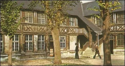 Dans quelle ville de France peut-on visiter "l'Aître Saint-Maclou" ?