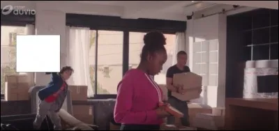 Qu'est-ce que Paul jette à Ada ?