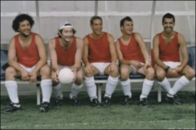 Quel footballeur doit shooter sur la bande de garçons ?