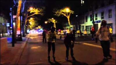 Pour le troisième commandement, qu'a pris la bande d'amis pour faire du roller ?