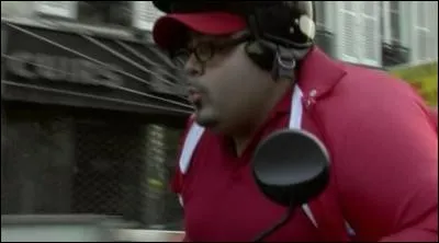 Dans le 10e commandement, quelle est la surprise dans le menu de la pizza ?