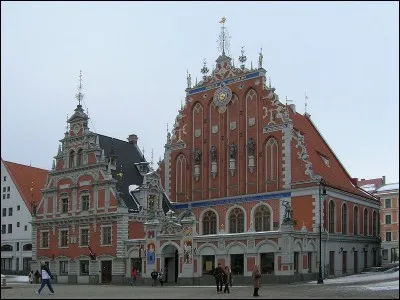 Qu'est-ce que la maison des Têtes Noires ?