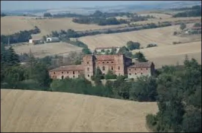 Je vous emm&egrave;ne en Occitanie &agrave; la d&eacute;couverte du ch&acirc;teau de Fajac-la-Relenque. Petit village de 50 habitants, il se situe dans le d&eacute;partement ...