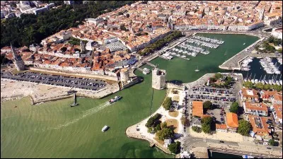 Nous voyageons à La Rochelle. Quel célèbre festival se déroule dans cette ville ?