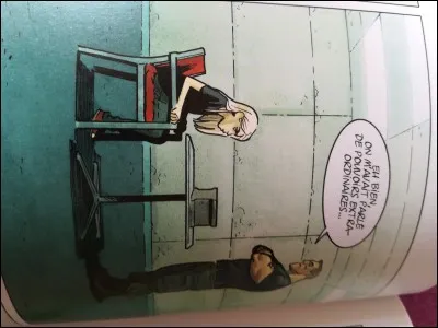 Tu étais à la fête foraine quand, tout à coup, on t'a assommé. Tu te réveilles attaché à une chaise, en compagnie d'un super-vilain qui essaye de te soutirer des informations top-secrètes.