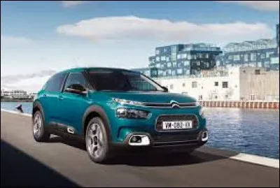 Quelle est la marque de cette voiture ?