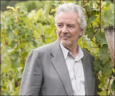 Dans la série Télévisée "Le sang de la vigne", de qui Pierre Arditi joue-t-il le rôle ?