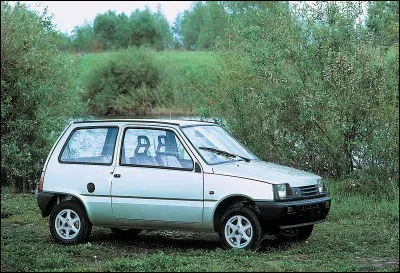 Restons en Russie et admirons cette petite citadine russe. Quel est son nom ?