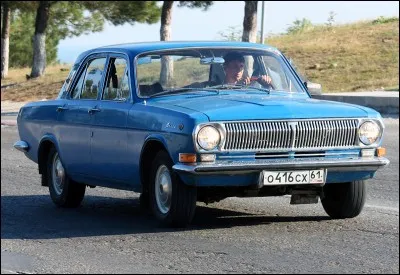 Finissons en Russie avec cette berline russe qui a été produite pendant près de 25 ans ! Elle porte le nom d'un fleuve russe. Saurez-vous me dire de quelle voiture il s'agit ?