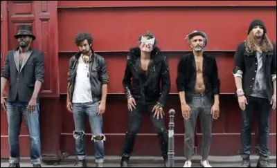 Qui réalise le clip « Mojo » ?