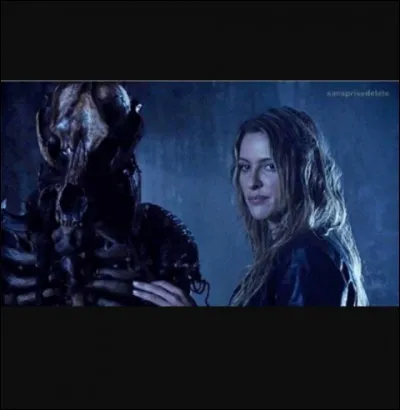 Dans la saison 1, à qui Kate fait-elle des avances ?