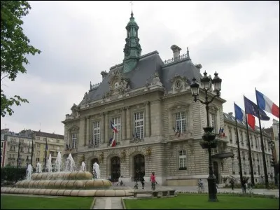 Le personnage emblématique de Cételem est bleu.