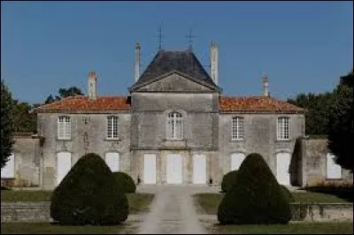 Je vous emmène en Nouvelle-Aquitaine à la découverte du château de Beaufief de Mazeray. Commune de l'arrondissement de Saint-Jean-d'Angély, elle se situe dans le département ...
