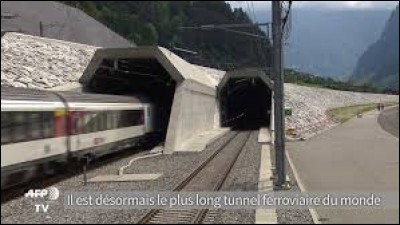 Avec 57 kilomètres, il est le plus long tunnel ferroviaire du monde. Mis en servie commerciale le 11 décembre 2016, c'est le tunnel ...