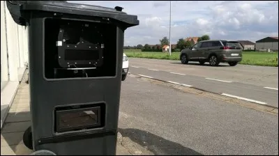 Des radars cachés dans les poubelles sont en test en Belgique.