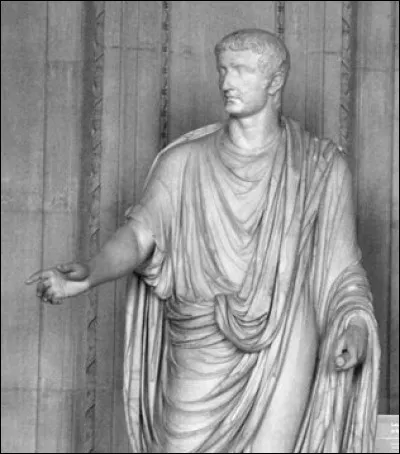 Quel empereur va lui faire confiance et le lancer dans sa carrière ?