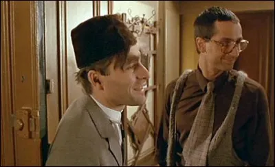 Quel est le prénom du personnage qui sonne souvent à la porte de l'association ''SOS Détresse Amitié'' ?