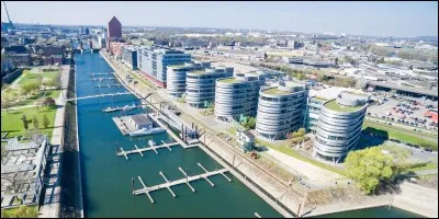 Dans quel pays, la ville de Ruhr loge-t-elle ?