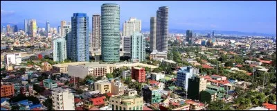 Dans quel archipel doit-on aller pour se rendre à Manille ?