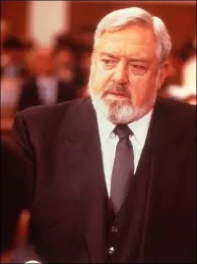 Ranket en deus R. Burr koll pouez evit e berzh.
R. Burr a dû perdre du poids pour son rôle.