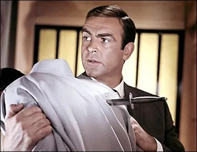 Complétez le titre de ce film dont James Bond est le héros : 
On ne vit...