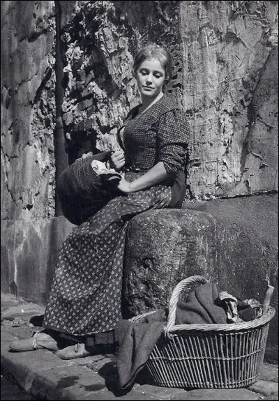 Quelle femme est le personnage principal du roman ?